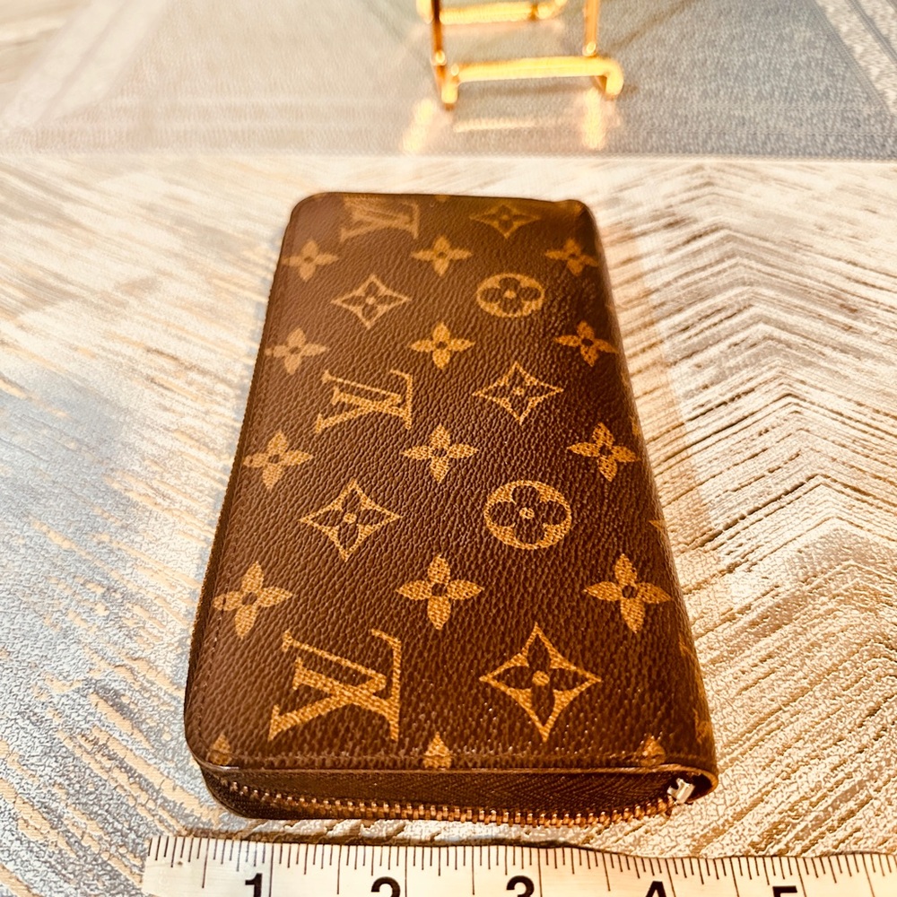 Louis Vuitton monogram zippy wallet - Picture 12 of 15